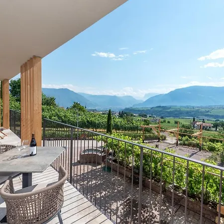 Villa Montis Exclusive Holiday Apartments In Eppan With Spectacular Views Of Dolomites And Bolzano Area Appiano Sulla Strada Del Vino Exterior foto