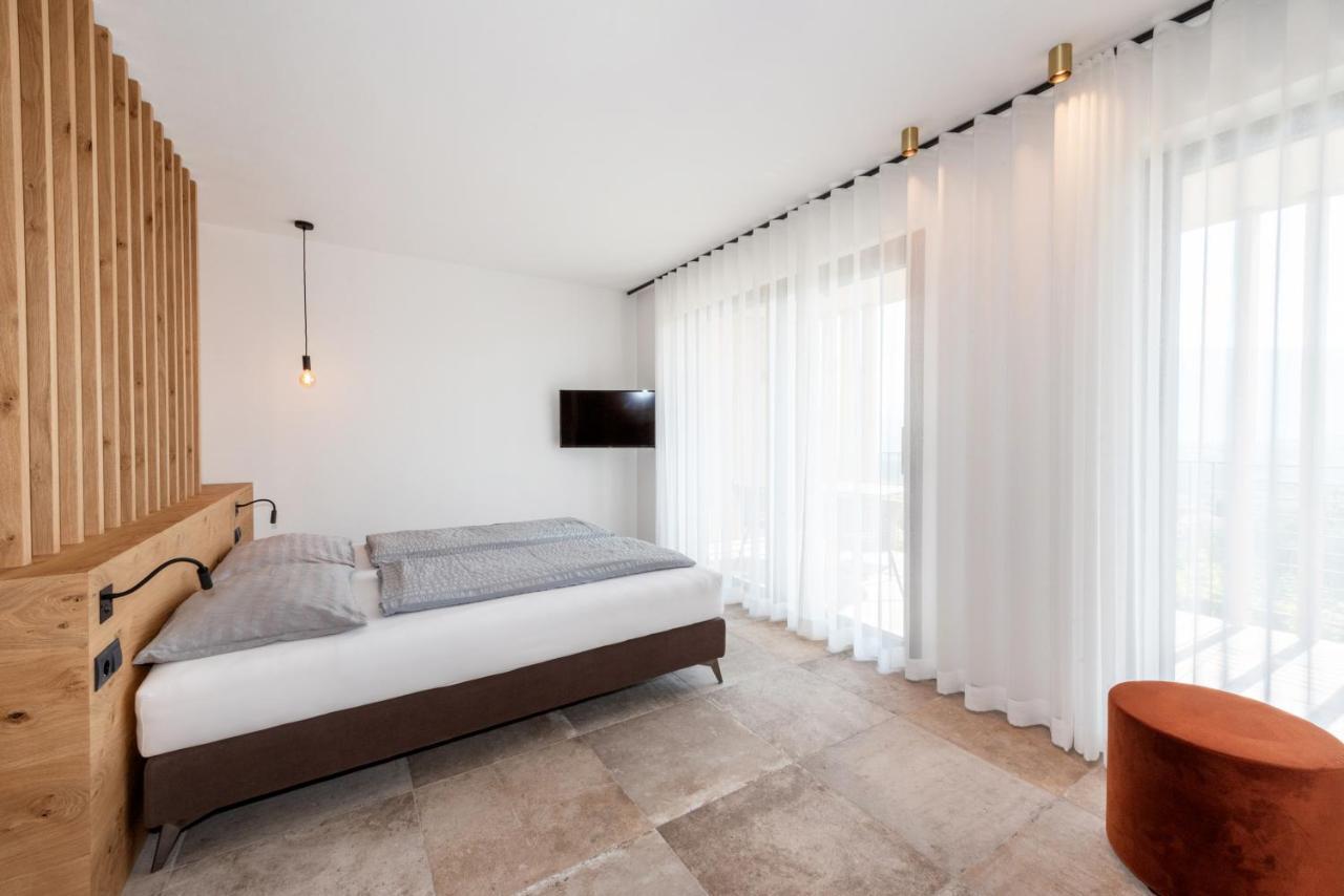 Montis Exclusive In Eppan With Spectacular Views Of Dolomites And Bolzano Area Bauernhof Eppan an der Weinstraße